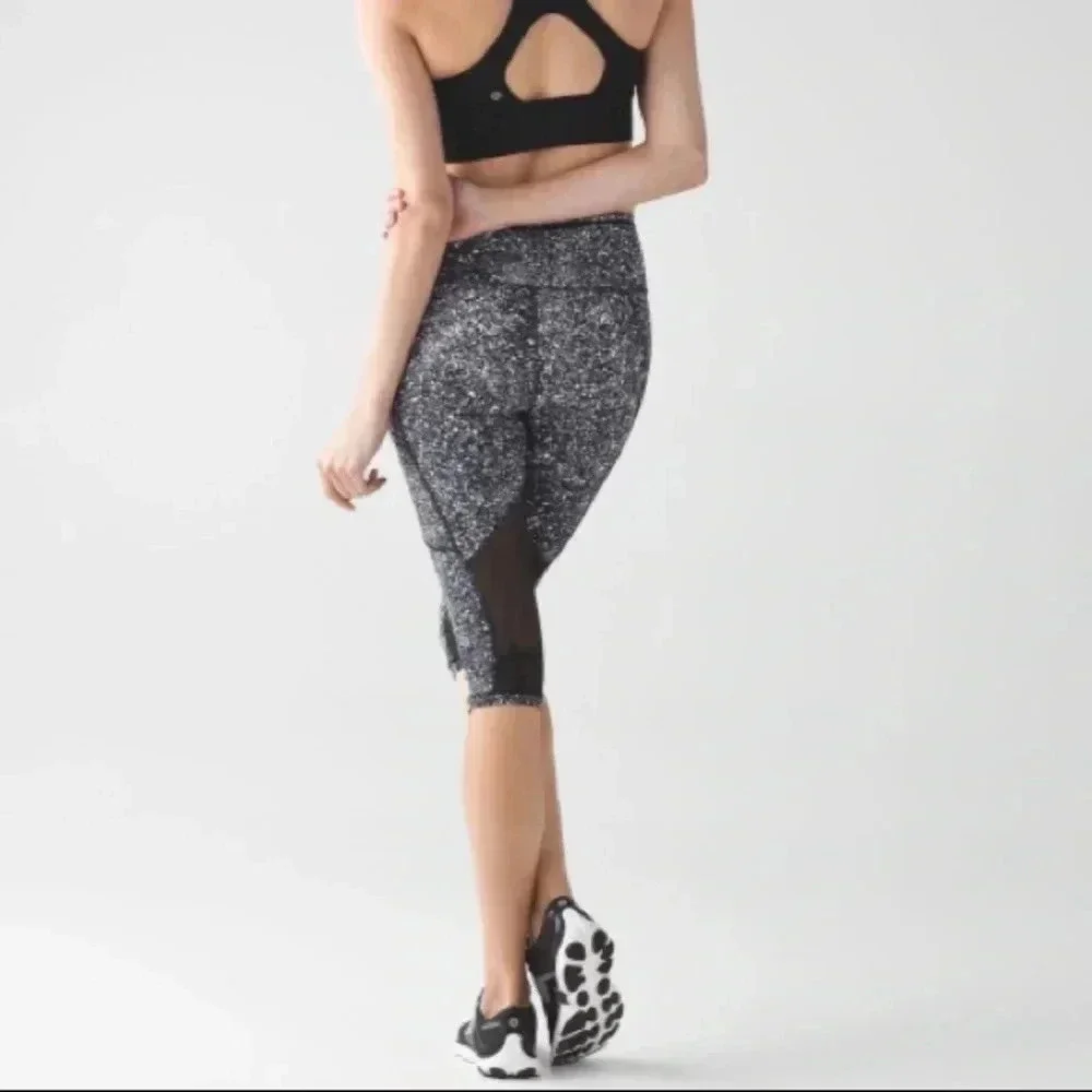 Lululemon outrun 17” crop